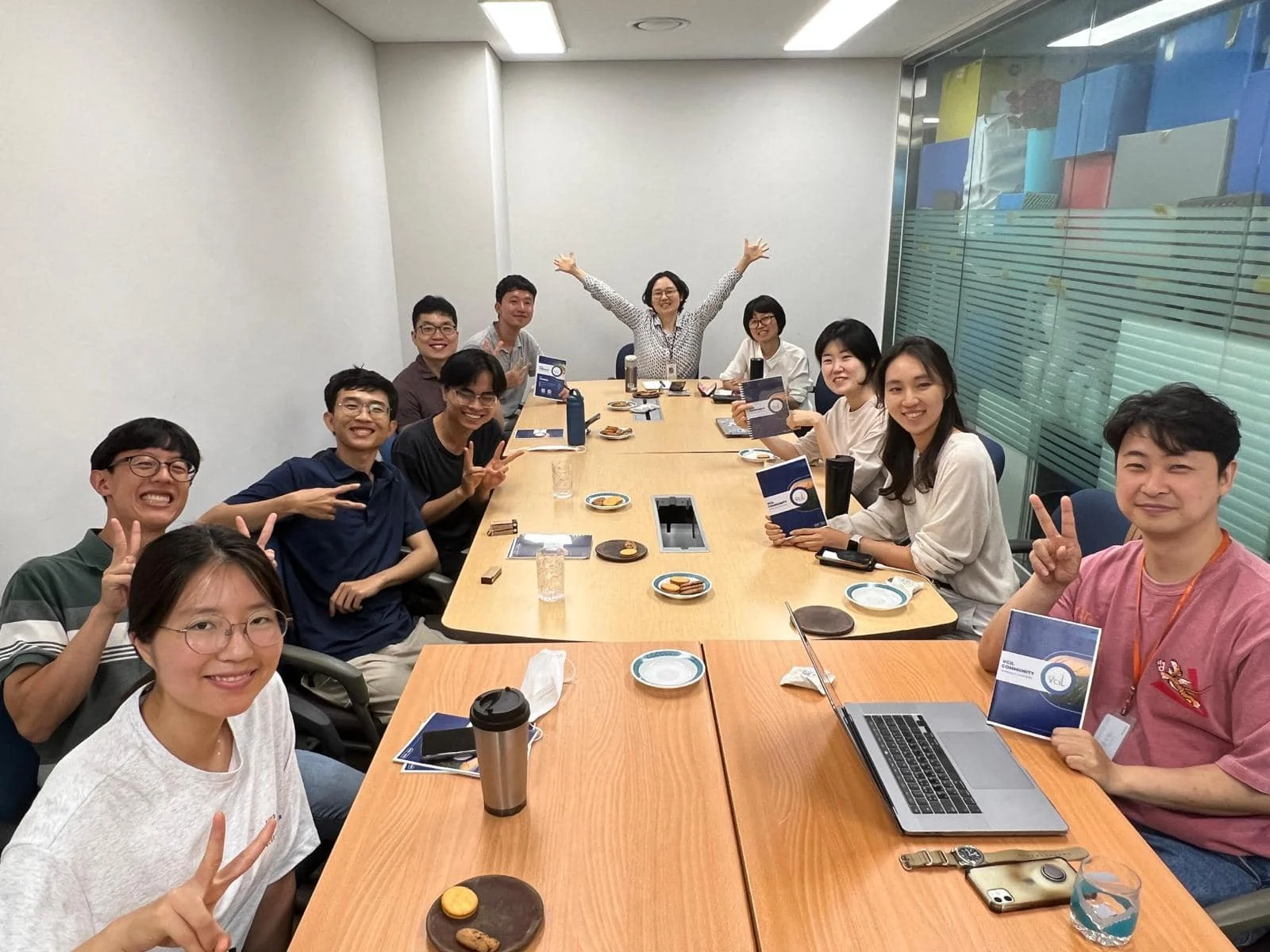 Các bạn tình nguyện viên trẻ tuổi tại Jungto Society