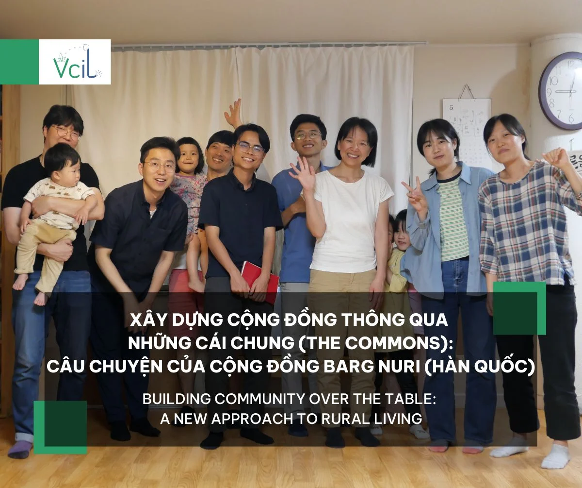 Có thể là hình ảnh về 6 người và văn bản cho biết 'VciL XÂY DỰNG CỘNG ĐỒNG THÔNG QUA NHỮNG CÁI CHUNG (THE COMMONS): CÂU CHUYỆN CỦA CỘNG ĐỒNG BARG NURI (HÀN QUỐC) BUILDING COMMUNITY OVER THE TABLE: A NEW APPROACH tO RURAL LIVING'