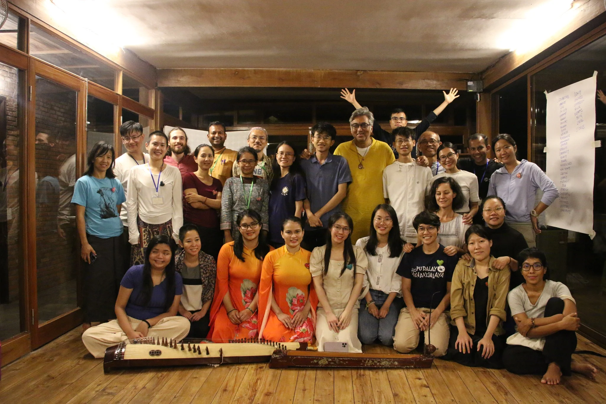 VCIL Community giới thiệu nhạc cụ dân tộc cho bạn bè quốc tế trong Ecoversities Gathering